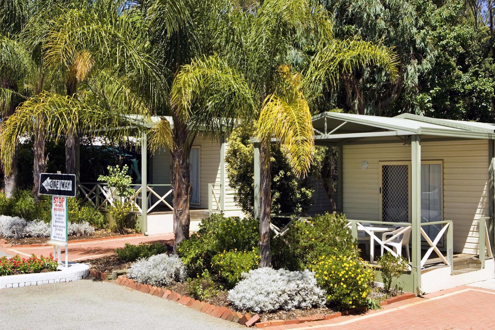 Hotel Acclaim Kingsway Tourist Park Madeley Exterior foto